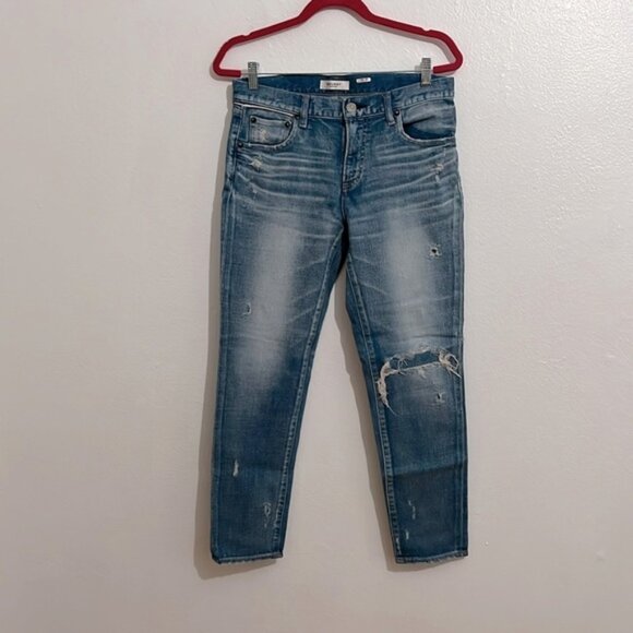 Moussy Vintage Mid Rise Light Wash Straight Leg Distressed Accents Jeans Size 28